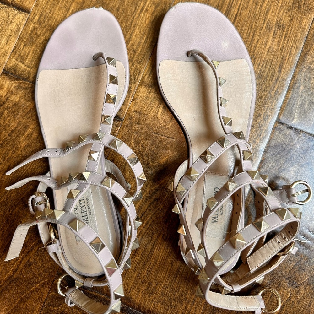 Valentino rockstud flat sandal nude